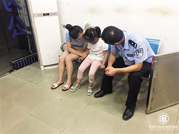 爸玩游戲媽追劇，重慶5歲女孩放學(xué)沒人接被老師帶去報(bào)警,最高可處五年以下徒刑