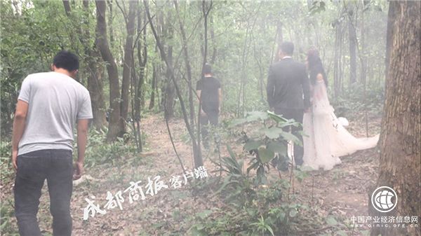 為追求效果婚紗攝影人員違規(guī)燃放硫磺煙餅，屢禁不止