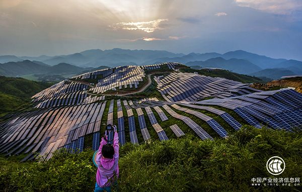 國土部：光伏發(fā)電項(xiàng)目建設(shè)用地不得占用永久基本農(nóng)田