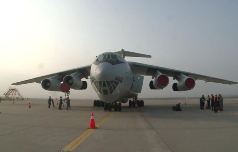 空軍運(yùn)輸機(jī)赴韓 接運(yùn)第五批志愿軍烈士遺骸回國(guó)