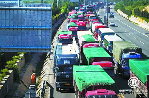 交通運(yùn)輸部：上周全國(guó)高速公路累計(jì)貨車通行環(huán)比增長(zhǎng)3.18%