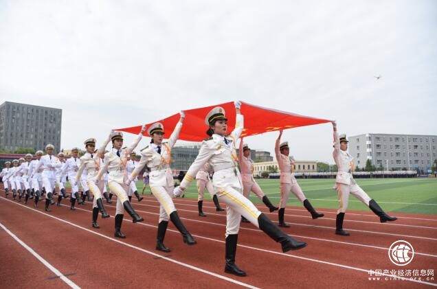 青島理工大學琴島學院隆重舉行2019級新生軍訓匯報表演暨開學典禮