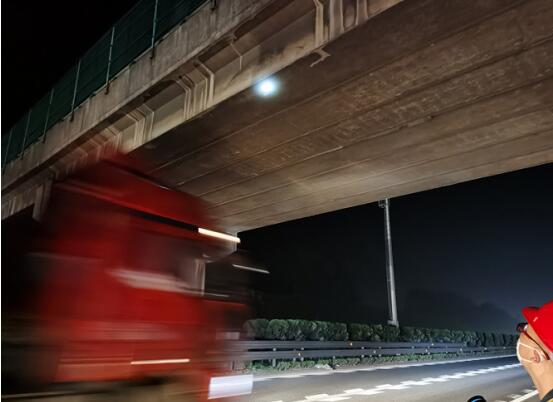 杭金衢高速金華段有序處置超高貨車連續(xù)撞擊天橋事件