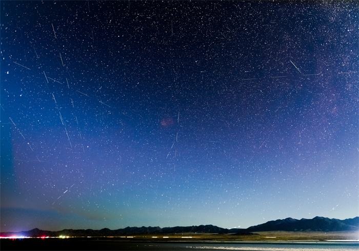 英仙座流星雨12日光臨地球 每小時逾百顆流星灑落夜空