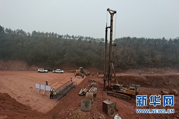 河南：超2萬噸跨國鐵高速公路轉(zhuǎn)體橋項目開工