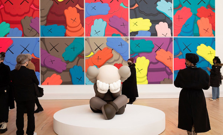 “變色龍”一般的KAWS：紐約呈現(xiàn)其回顧展