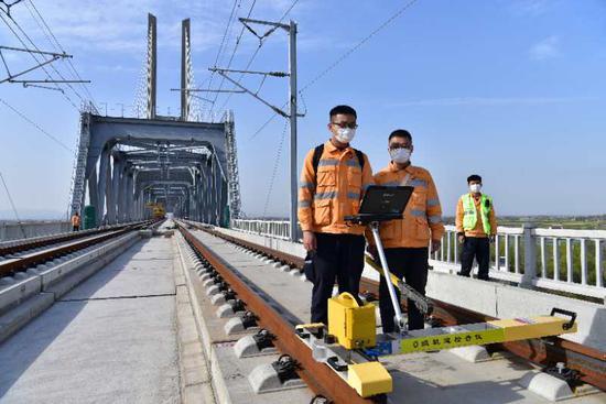 長三角鐵路建設(shè)全面復(fù)工 22個(gè)項(xiàng)目復(fù)工率超90%