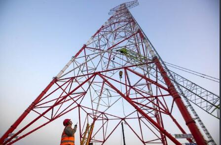 中國(guó)能建世界最高輸電鐵塔貫通