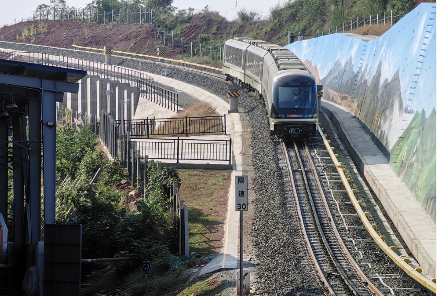 國內首條齒軌列車試驗線交付使用