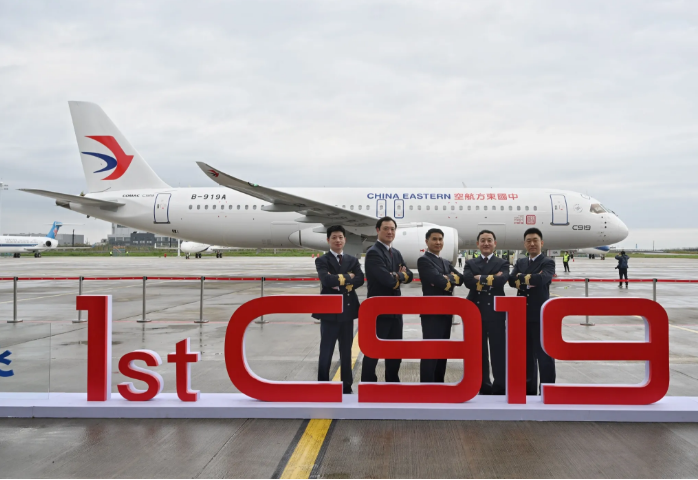 中國東方航空接收全球首架國產(chǎn)C919飛機