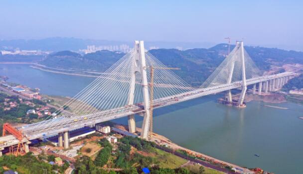 世界首座公路和高速鐵路同層合建橋-宜賓臨港公鐵兩用長江大橋主體施工完成