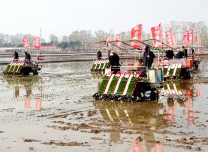 智慧農(nóng)機(jī)成田間“主角”