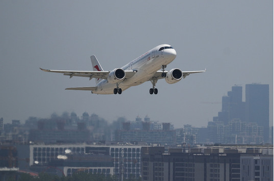 C919大型客機圓滿完成首次商業(yè)飛行