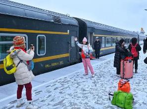 發(fā)車！黑龍江今冬首趟冰雪旅游專列啟程