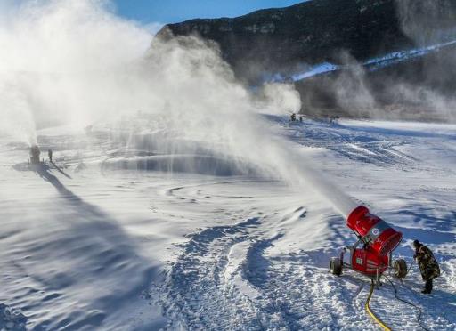 上冰上雪需求旺盛 新雪季冰雪消費逐步釋放“熱效應”