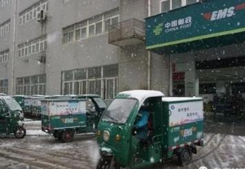 國家郵政局：受“雙12”與雨雪天氣等因素疊加影響，部分地區(qū)快件運(yùn)輸投遞壓力增大