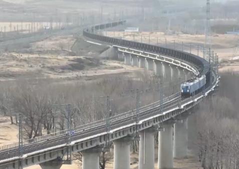 二維碼定位、機(jī)器人除塵 科技助力萬(wàn)噸電煤列車安全運(yùn)行