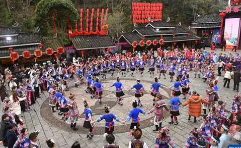 活力“村晚”秀出鄉(xiāng)村振興新圖景