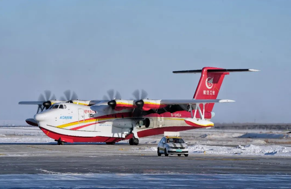 大型水陸兩棲飛機“鯤龍”AG600M完成高寒試飛任務(wù)