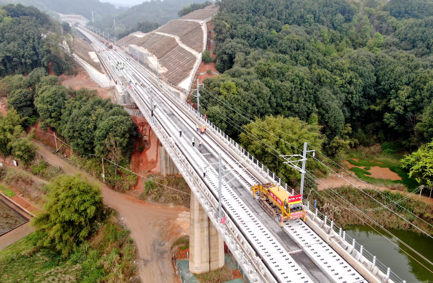 梅州至龍川高速鐵路建設(shè)正式進(jìn)入鋪軌階段