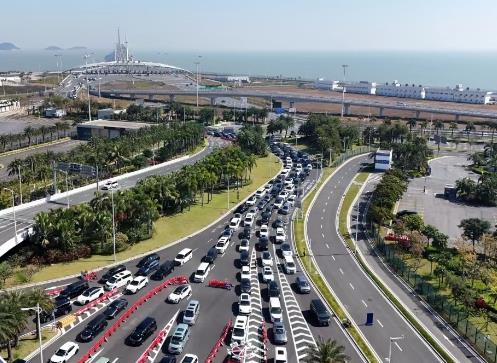 今年第一季度，港珠澳大橋珠海公路口岸客流車流創(chuàng)歷史同期新高