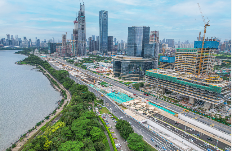 國內(nèi)首座濱海環(huán)境超長超寬明挖隧道建成通車