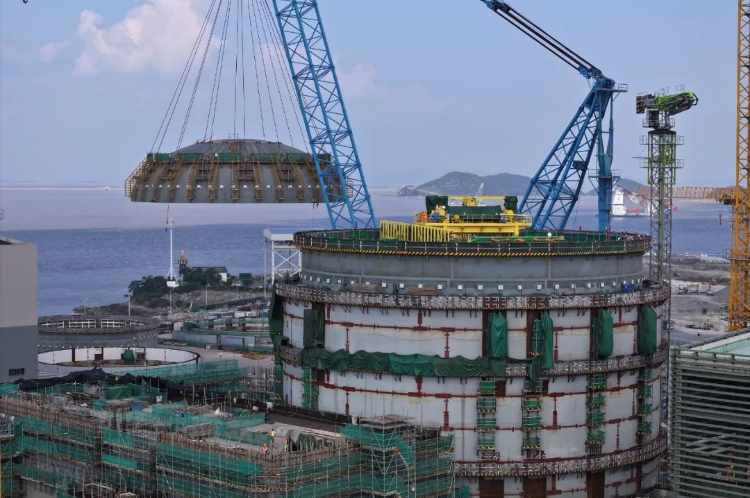 三門核電3號機(jī)組核島鋼制安全殼頂封頭順利吊裝就位