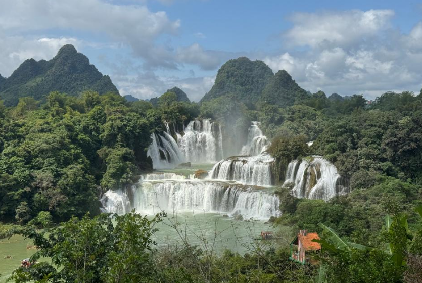 一瀑連中越！中國首個跨境旅游合作區(qū)正式運(yùn)營