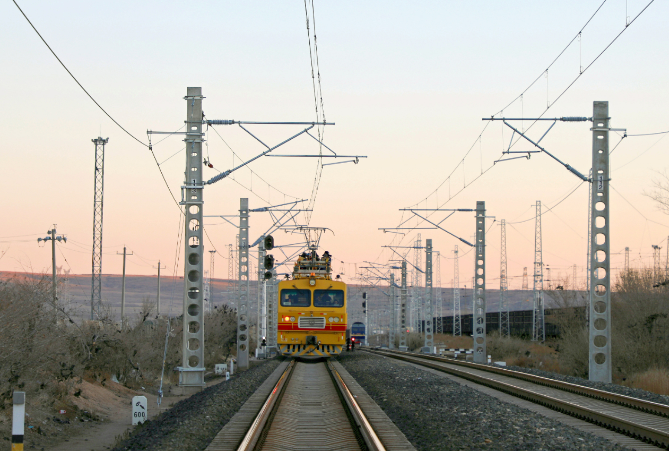 集通鐵路全線進入電氣化運行 年貨運能力提升至8000多萬噸