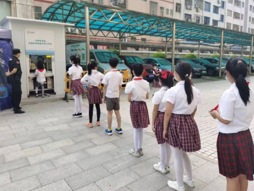 生物安全型抗原檢測核酸采樣工作站亮相深圳中小學(xué)幼兒園