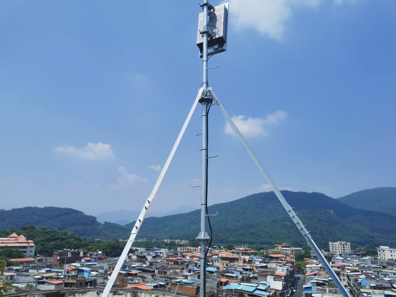 中國電信廣東公司攜手華為完成全國首個(gè)2.1GHz 8T8R AAU部署