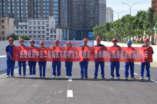 搶鮮體驗！株洲市荷塘區(qū)鐵東路（新華路—公園路段）通車！